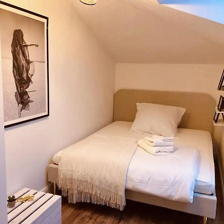Bali Home Stylische Wohnung Mit Terrasse Schönefeld Esterno foto