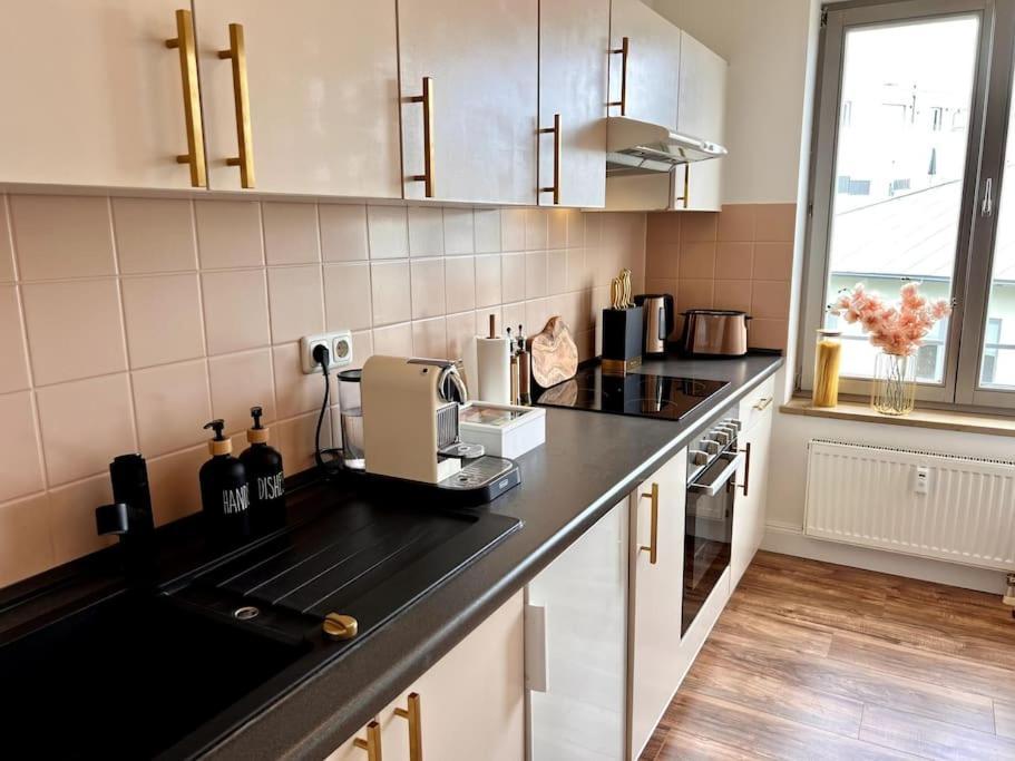 Bali Home Stylische Wohnung Mit Terrasse Schönefeld Esterno foto
