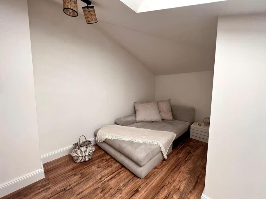 Bali Home Stylische Wohnung Mit Terrasse Schönefeld Esterno foto