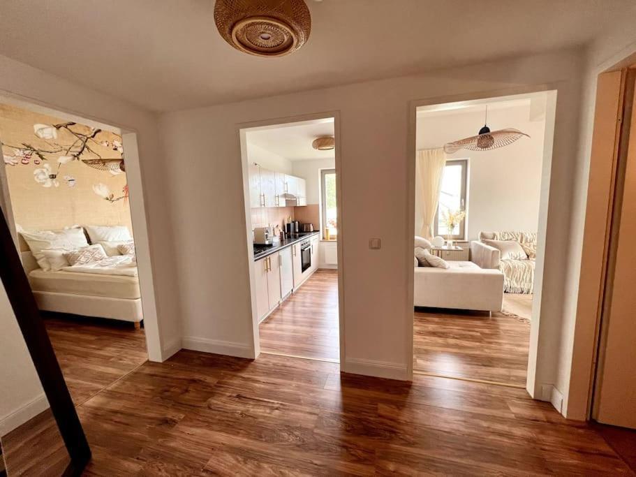 Bali Home Stylische Wohnung Mit Terrasse Schönefeld Esterno foto