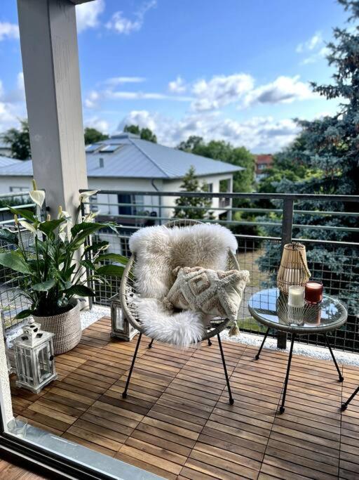 Bali Home Stylische Wohnung Mit Terrasse Schönefeld Esterno foto
