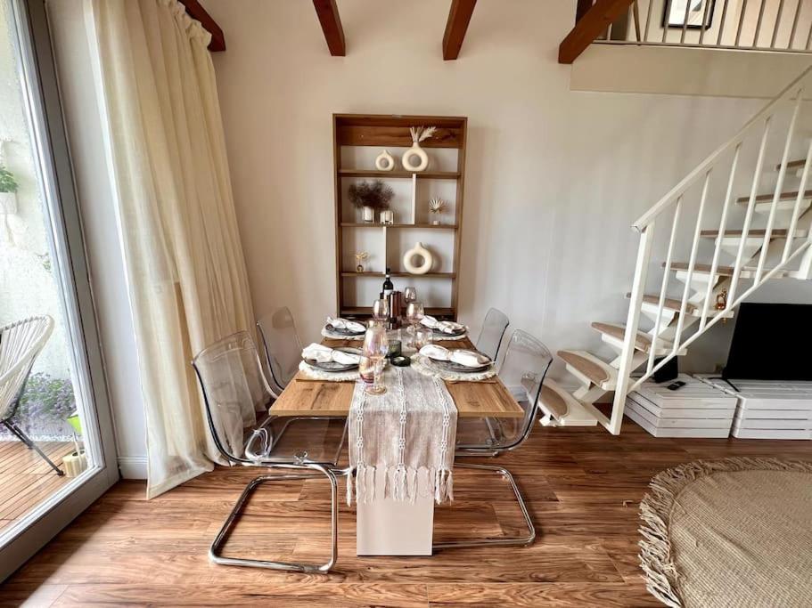 Bali Home Stylische Wohnung Mit Terrasse Schönefeld Esterno foto