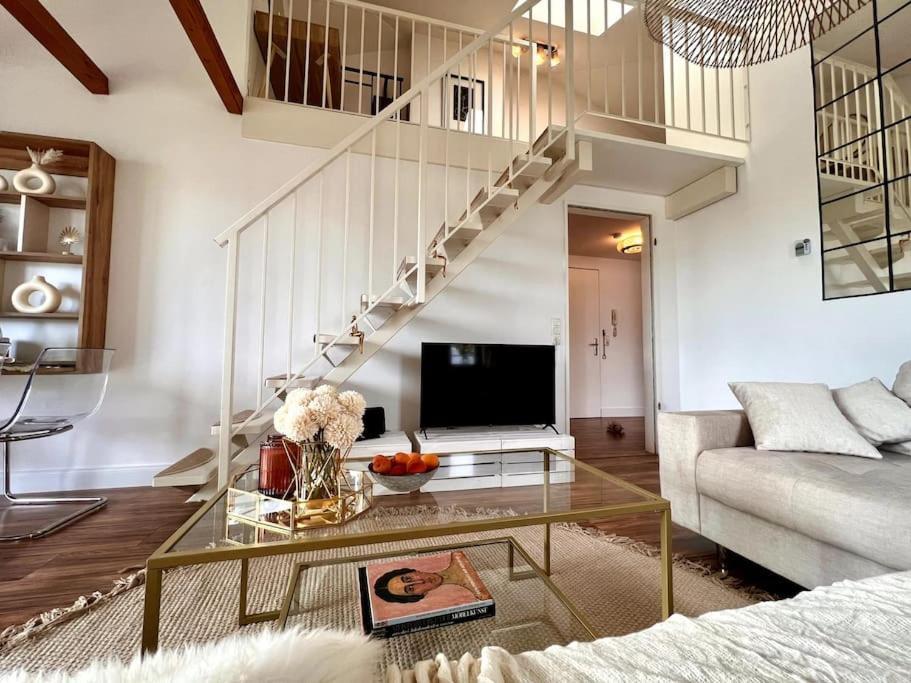 Bali Home Stylische Wohnung Mit Terrasse Schönefeld Esterno foto