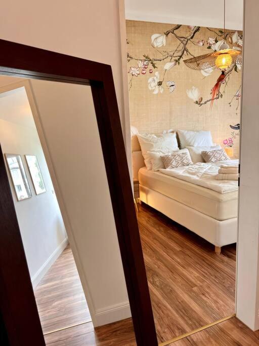 Bali Home Stylische Wohnung Mit Terrasse Schönefeld Esterno foto