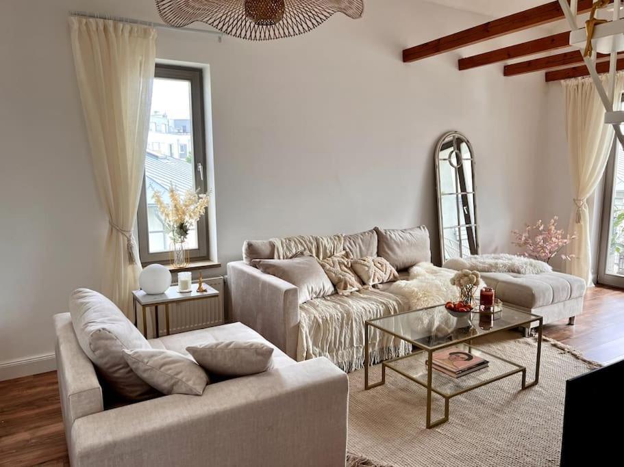 Bali Home Stylische Wohnung Mit Terrasse Schönefeld Esterno foto