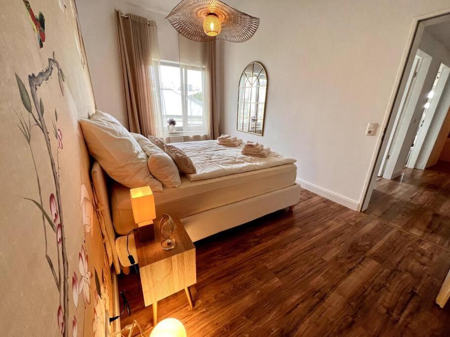 Bali Home Stylische Wohnung Mit Terrasse Schönefeld Esterno foto