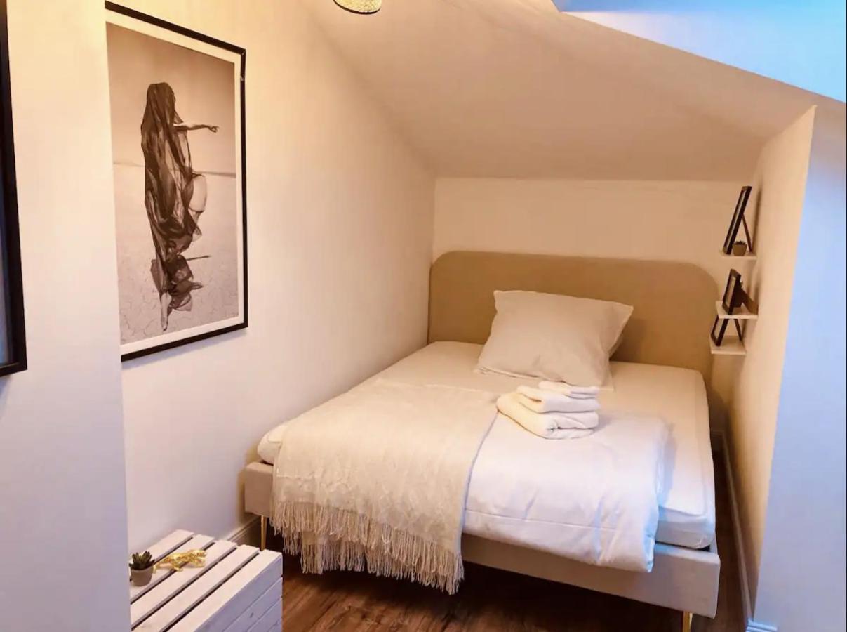 Bali Home Stylische Wohnung Mit Terrasse Schönefeld Esterno foto
